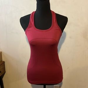 Women’s Lululemon shirt